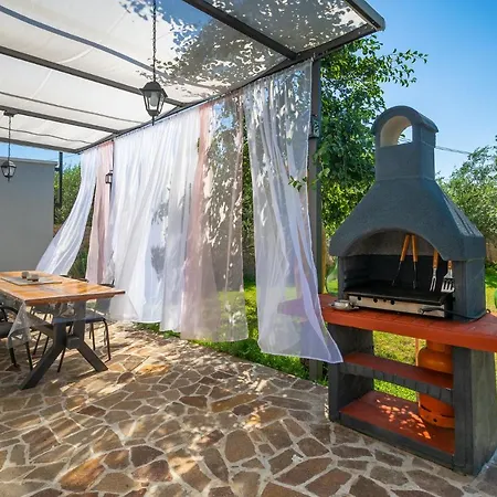 Vikendica House Chill Out Loborika Pula 6 Persons *