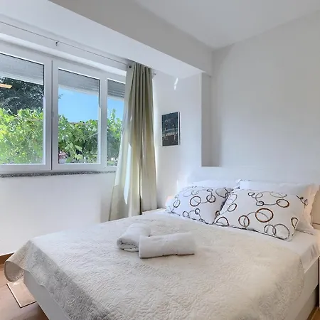 House Chill Out Loborika Pula 6 Persons Holiday home Marcana
